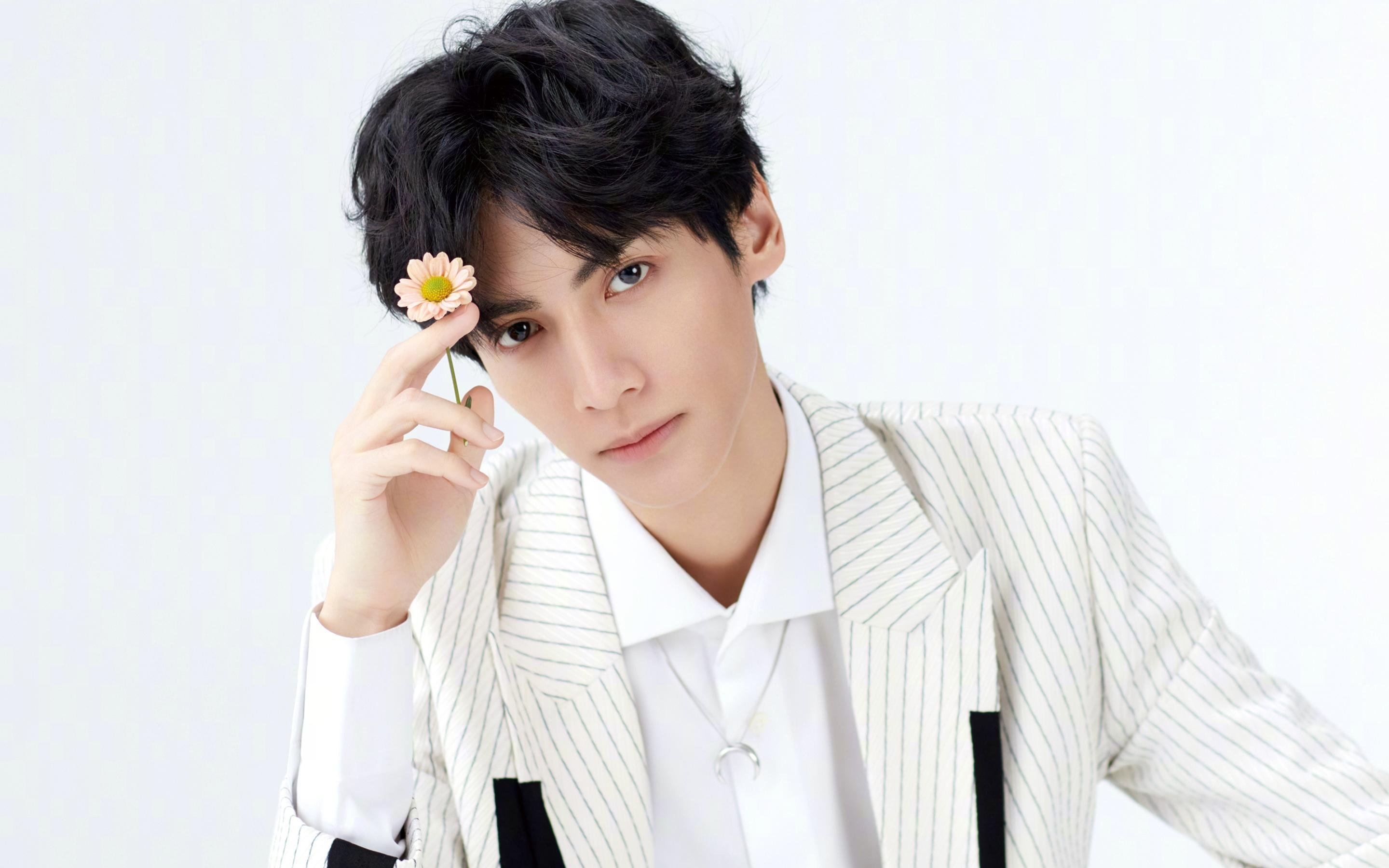 《电竞场景搭建：打造最炫比赛环境》，电竞场景图